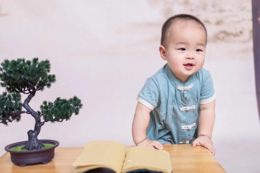 孟州宝宝脸上小白点